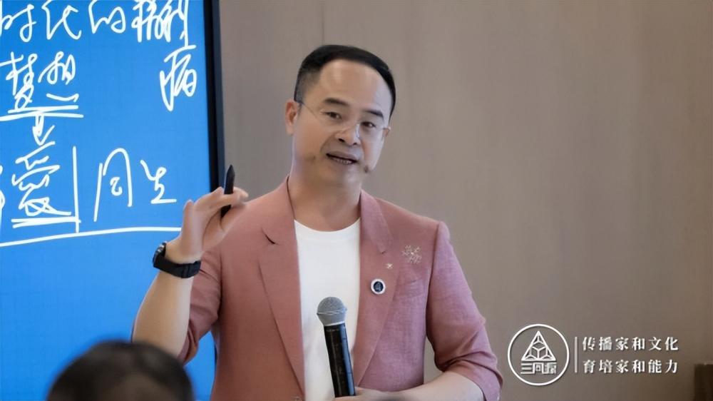 2043年，探索未来香港开奖结果的数字轨迹2024年香港开奖结果记录20期
